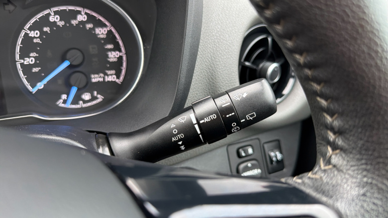 Toyota Yaris 1.5 VVT-i Icon Tech 5dr Petrol Hatchback